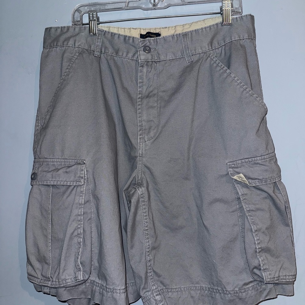 Men’s Club Room Gray Cargo Shorts, size 36